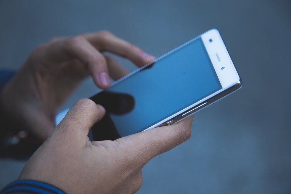 Reparera mobilen – hållbart och ekonomiskt